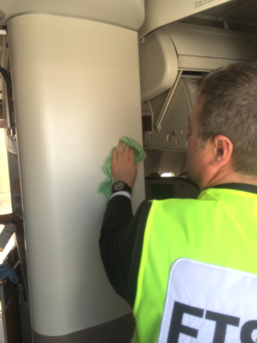 aircraft-interior-cleaner-wall-cleaning